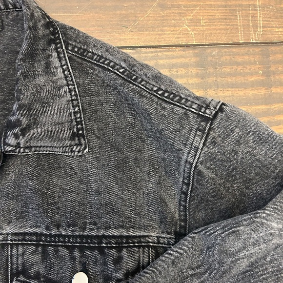 Shein Distressed, Thrashed Black Denim Jacket, Holes Cropped Fringe Size Large - Picture 4 of 13